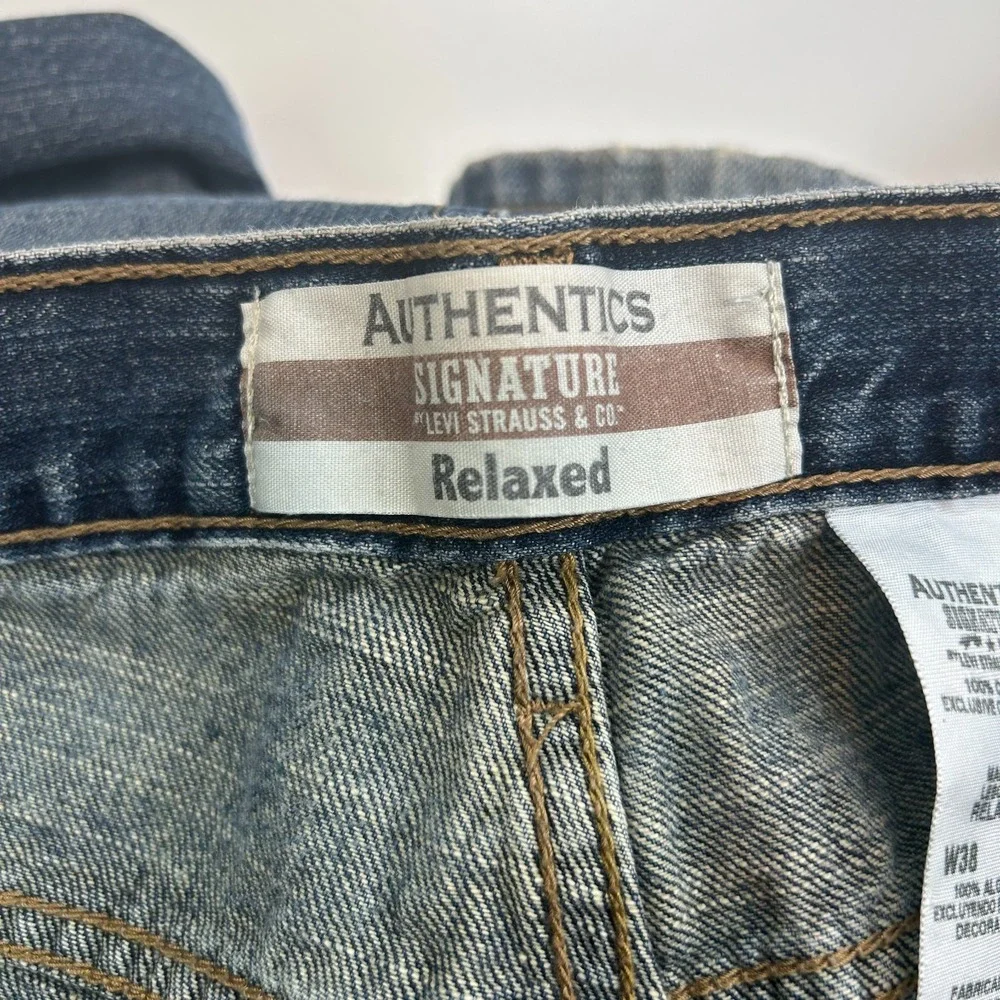 Levis signature by